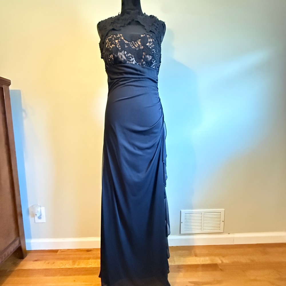 Elegant Black Lace Evening Gown, lace nude lined top, sleeveless, size 10